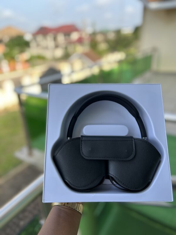 Pod Max Wireless Over-Ear Headphones, Pro-Level Active Noise Cancellation, Transparency Mode, Personalised Spatial Audio, USB-C Charging, Bluetooth Headphones for iPhone, Midnight ​​​​​​​ - Image 8